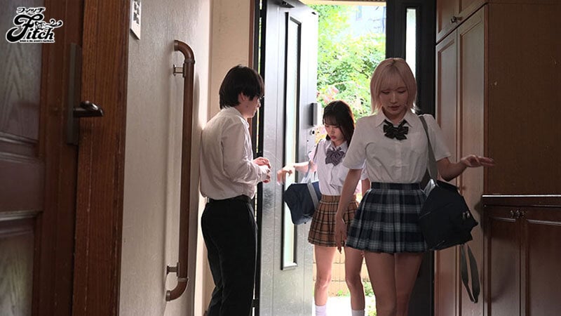 陰キャ童貞の僕の家で入り浸りギャルにWま●こを使わせて貰ったハーレム中出しSEXの話 新井リマ 春陽モカ