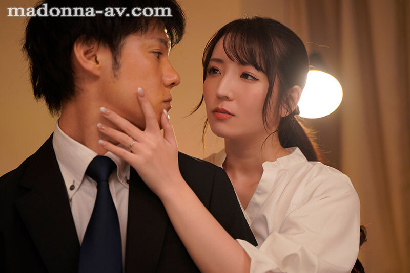 彼女へのプロポーズ前夜、「明日からはW不倫になっちゃうね…」と妖艶に笑う幼馴染と中出しセックスに溺れた僕。 小花のん