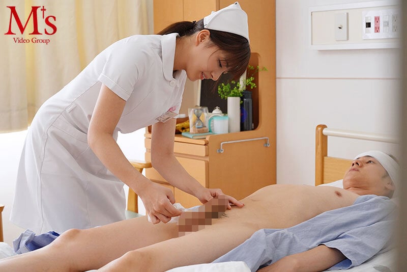 ボクは患者、彼女はナース。 大好きだった同級生と病院で5年ぶりの再会。両想いだったボクらは恋人の不在中、病室で何度も何度も求め合い中出しセックスしまくった。 根尾あかり