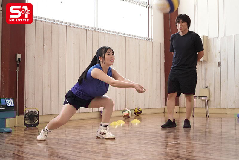 無防備誘惑Kcupアスリートの汗だく肉弾SEX ユニフォーム脱いだらびっくりおっぱい！！ 神楽ももか