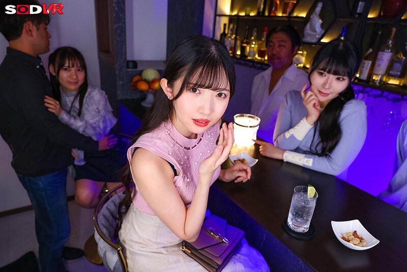 【VR】【8K】（リアル大乱交VR）愛している妻と結婚記念日にハプニングバーに訪れて。 気の強く芯のしっかりした妻が、凄いテクニックのおじさんや凄い巨根の若い男に 弄ばれてヤリマン女に堕とされるまで。俺は知らない女性客とハメを外して-2