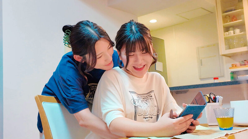 キレイなお姉さんに恋した私 勇気を出してレズビアンを伝えたら優しく受け入れてくれて…一緒にゴハンを作ってお風呂に入ってベッドで何度も身体を重ね合った初めてのレズ同棲 有加里ののか 森沢かな