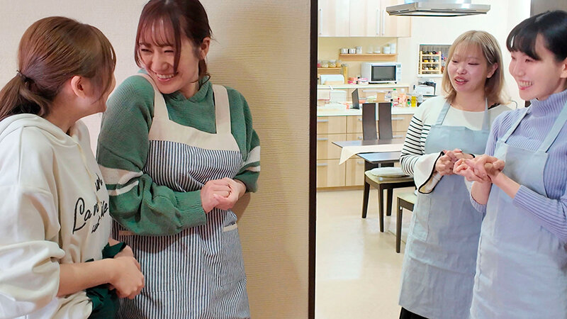 料理教室の先生に恋した私 優しい笑顔に惹かれて2人きりの時にキスしたら一気に距離が近づいて一緒にゴハン作ってお風呂に入って好きが溢れ続ける同棲レズタイム わか菜ほの 末広純