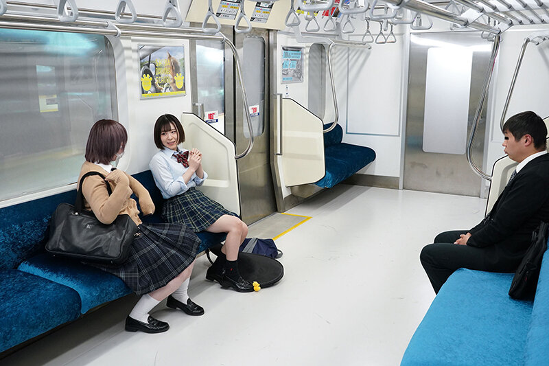 最終電車で痴女とまさかの2人きり！J○Ver 向かいの座席でパンチラしてくる小悪魔女子○生の誘惑で勃起したらヤられたVOL.3 友達とおふざけ挑発娘 えな