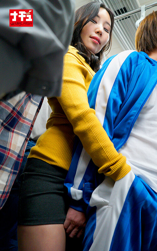 M男開発電車 ポケット手コキで着衣内射精させる責め好きお姉さん