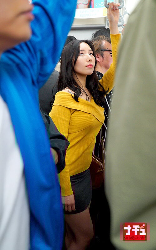 M男開発電車 ポケット手コキで着衣内射精させる責め好きお姉さん