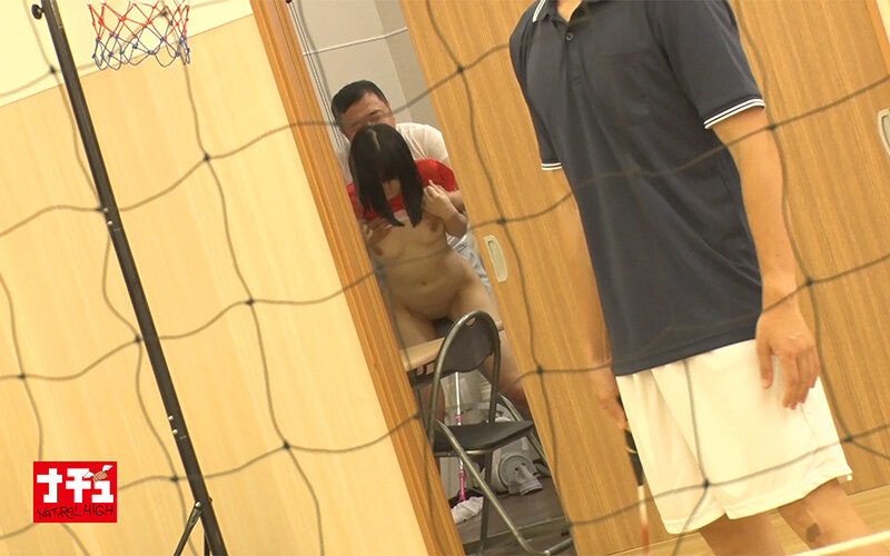 運動部女子羞恥2 練習中にハメ潮するほど突きまくれ! ~バドミントン部~ スレンダー微乳女子