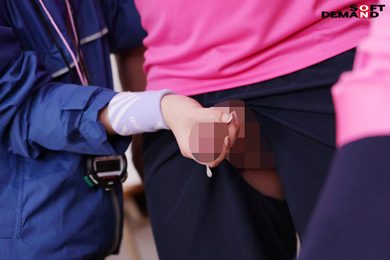 手コキに若き汗を捧げる女子●生たち。私立新中野学院「発射部」