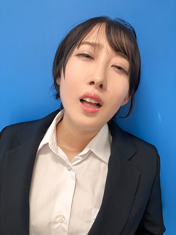 ここで撮影した写真を貼れば絶対合格するというピストンバイブ証明写真ボックス リクルートスーツの女子大生がどんなに突かれても笑顔をキープ 来訪者S.Mさん