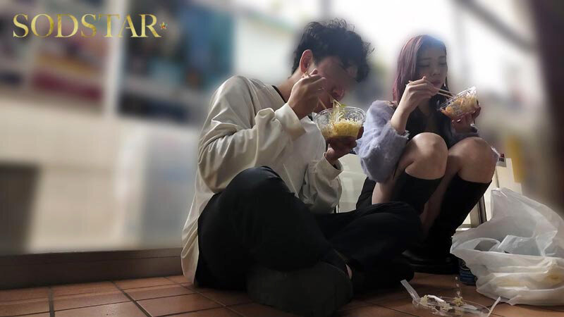 金曜夜、男友達よりも気が知れてる地元の連れと合流。学生みたいに遊びまくり疲れ果てた僕ら。ノリで入ったラブホで初めて見た‘欲しがり女顔’に歯止めが効かず、朝がきても狂ったようにヤリ続けた。 神木麗