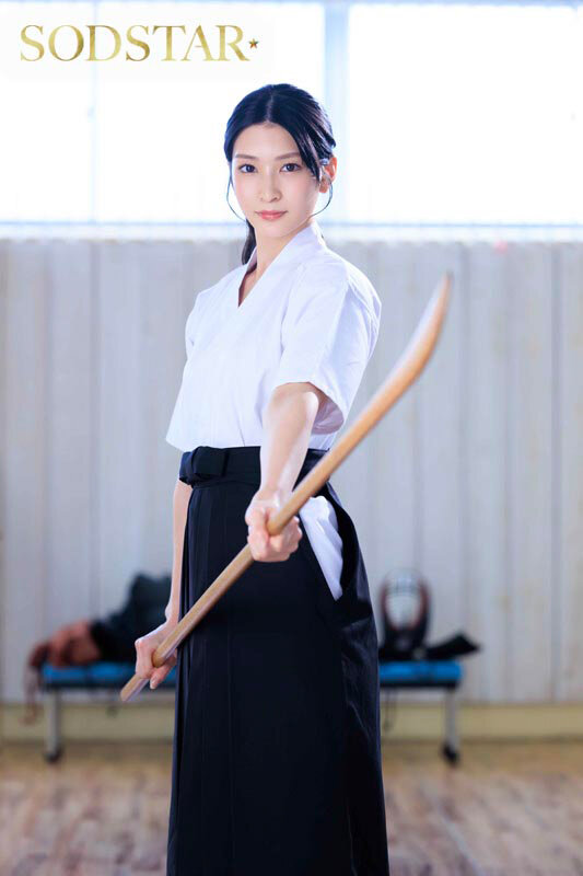 凛とした美しき薙刀剣士と密かに恋焦がれていた僕の童貞喪失物語 本庄鈴【特典映像収録】