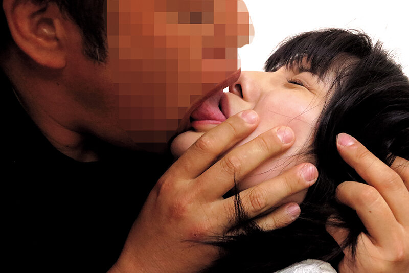 上下の口で唾も精子もゴク飲み！美少女凌●中出し15人