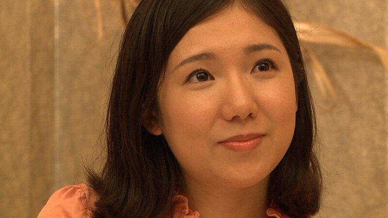 雪のような白い肌にあどけない笑顔！男心を翻弄させるイケない奥様を電マやローターでイカせて、旦那に内緒の中出しSEX！