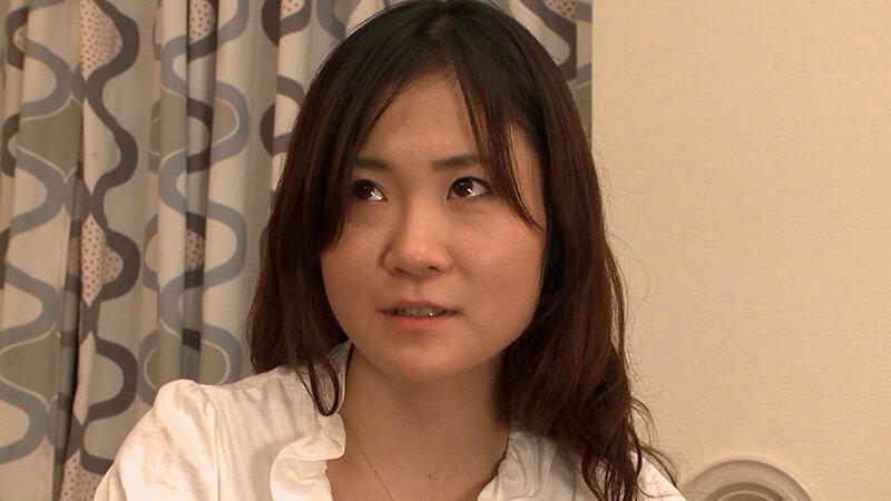 欲求不満に抗えない清楚で美人な人妻さん！旦那に内緒の中出しSEX！