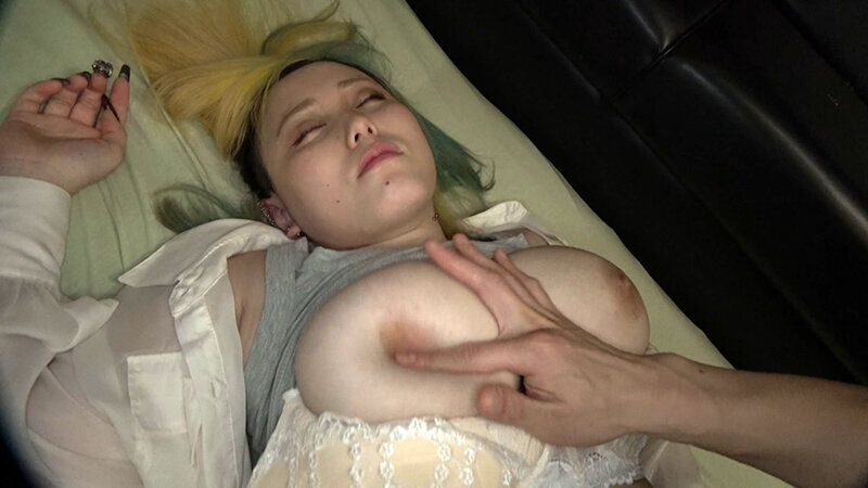 暗闇連れ込みSEX 巨乳が過ぎるド派手美女、おっぱい使いまくりセックス。爆ぜる巨乳の恵体 ネネさん