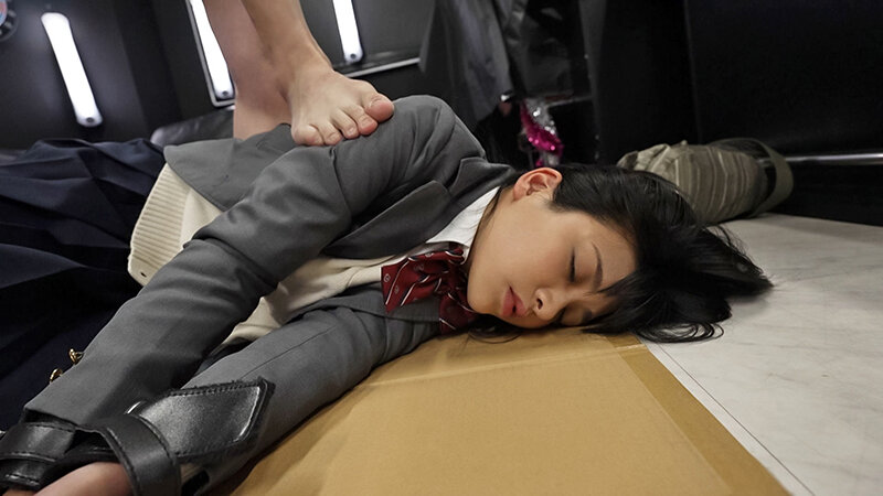 アジア美少女を監禁喉ボコ開発 4本の肉棒に貫かれ精子と唾液と涙でゴボゴボ喉奥ピストン地獄！精神崩壊！白目ひん剥き！狂人喉奥イラマチオ 喉ボコ美少女いくら 海野いくら