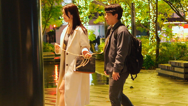 金と性欲を持て余した港区婦人の逆大人デート 射精が出来ないバリ硬チ〇ポで腰を振り続ける夜の射精管理コース 戸川なみ