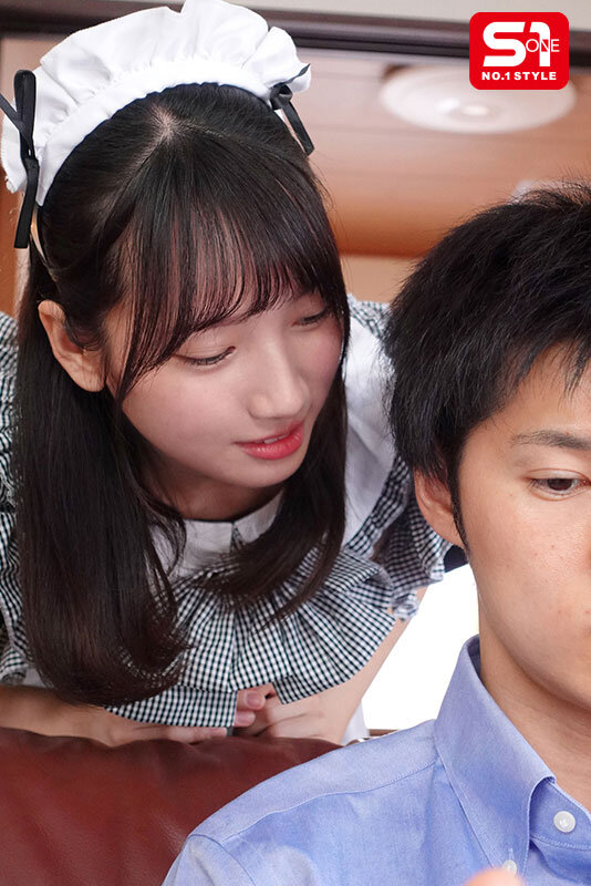 妻が不在中、雇い主のシモの世話までシタがるご奉仕メイドのシコシコ誘惑 榊原萌