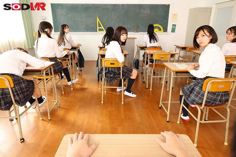 【VR】【8K】シン・学校掃除の時間 教室・廊下 雑巾がけパンチラVR