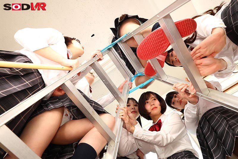 【VR】【8K】シン・学校掃除の時間 教室・廊下 雑巾がけパンチラVR
