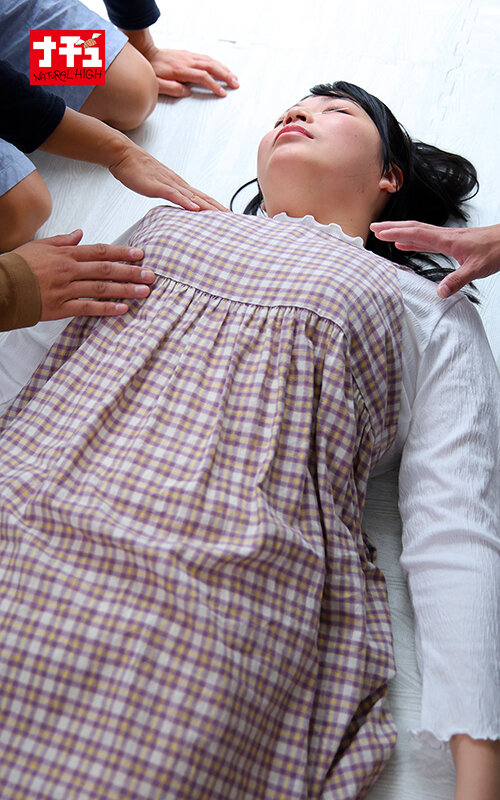 水泳スクール見学ママ中出し 大人の巨乳を貪る男子たち