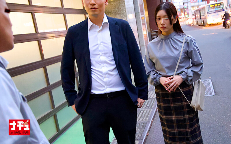 転勤先で性欲を持て余した田舎熟妻を略奪NTRキスとクンニでマ○コを蕩けさせて1日3人喰いまくる