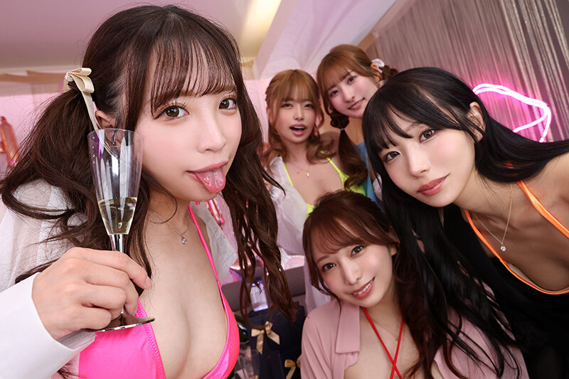 【VR】［おっぱぶシリーズ誕生10周年記念］都内某所にあるハメ放題のセクシーラウンジで人生終了するくらい金も精子も注ぎ込み！！