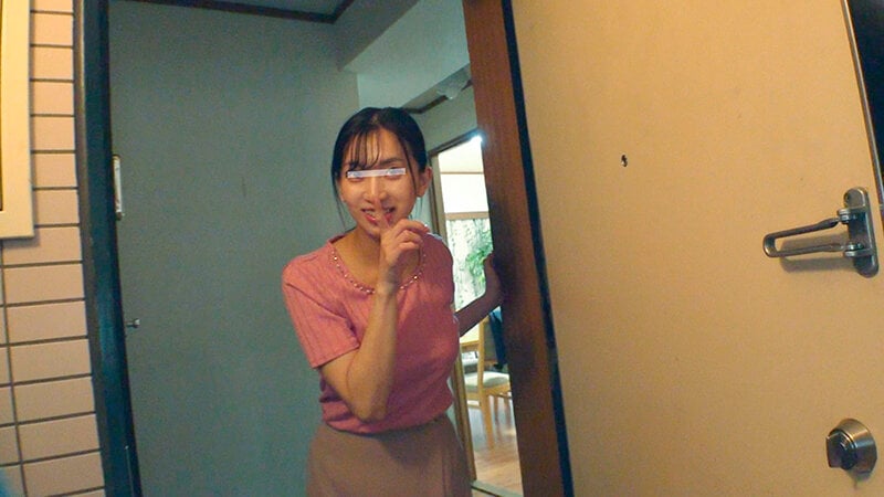 一般男女モニタリングAV 旦那が風呂に入っている約30分だけの限定NTR 清楚で美人な人妻が旦那の横でバレないように連続射精セックスに挑戦!旦那では味わえない年下デカチ○ポの激ピストンに喘ぎ声を我慢しつつも大絶頂!ご無沙汰オマ○コに溢れるほど大量中出し 4組合計1…