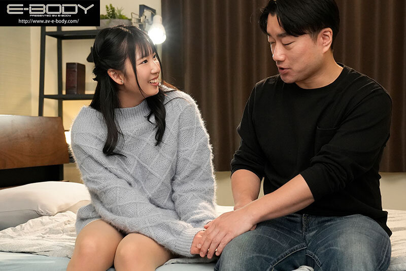 初めて出来た彼女を脱がしたら…着衣から想像できない物凄い色白美巨乳とピンク乳首 大興奮の僕は性欲尽きるまでハメまくった 岡田優愛