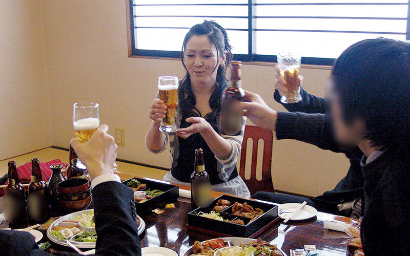 普通の人妻さん寝取らせ!夫に騙された他人男と複数プレイでイキまくるNTR映像4時間