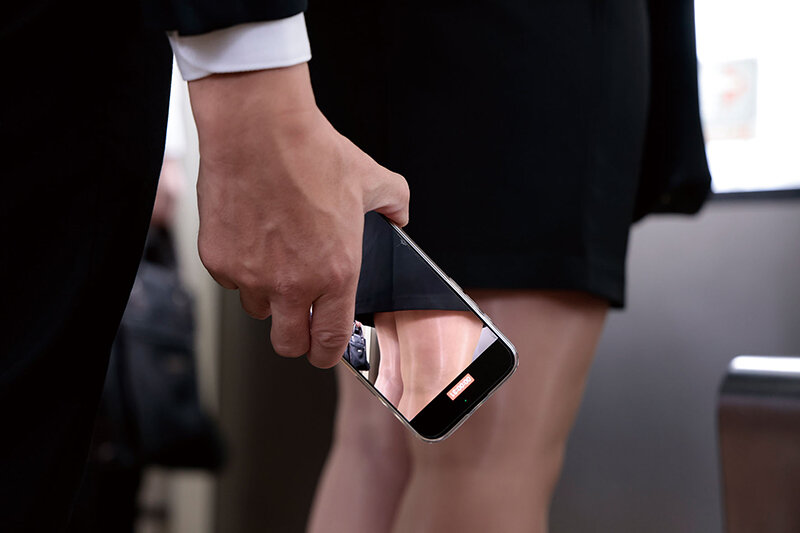 無茶肉はみ出しポチャ娘おデブちゃんパツパツスーツフェティッシュ 襲われる前提で電車に乗車している、本音はドMのポチャOL 星明日菜