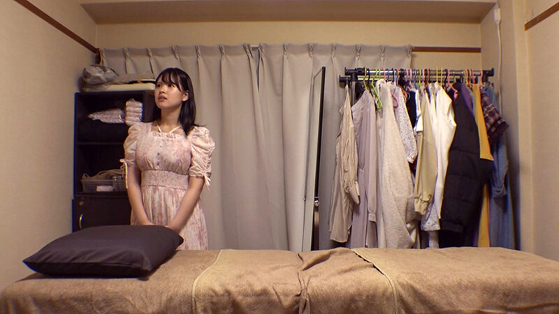 媚薬オイルマッサージ 痴●盗撮＆中出し素人娘VOL.62 超強力媚薬を配合したマッサージオイルを施術中に知らずに塗りこまれたオンナは、身体の火照りに驚き、チ〇ポを欲しがる自分に戸惑い、垂れ出したマン汁に恥ずかしがりながらも生ハメ中出しまで欲してしまう！