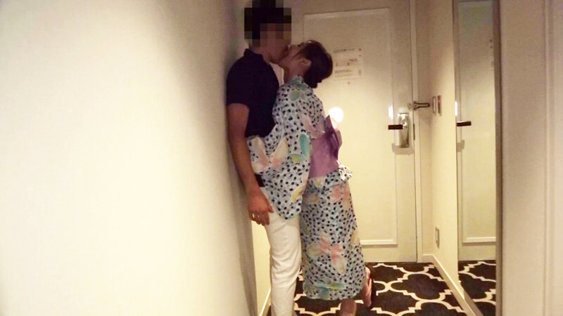浴衣美女は濃密フェラで連続発射を誘う