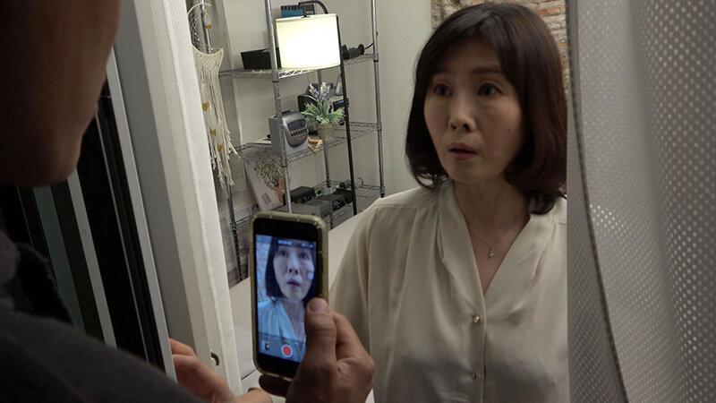 狙われたおばさん!怯えながらもカラダが反応する熟女たち