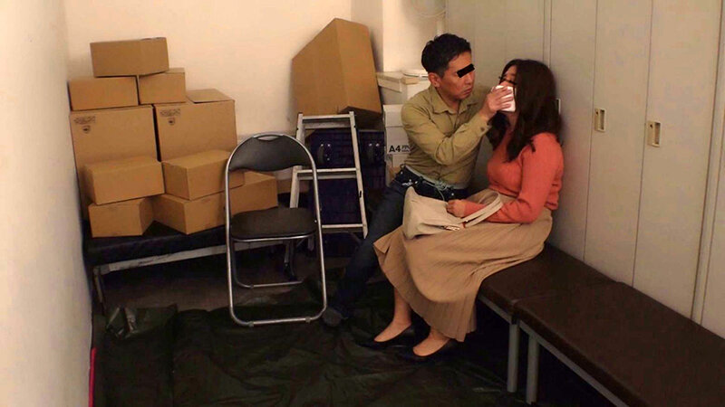 【つきまとい変質者による飼育記録】#色白ショート受付嬢 #超乳OL #生意気新卒OL #感度抜群OL #デカ乳輪地味OL