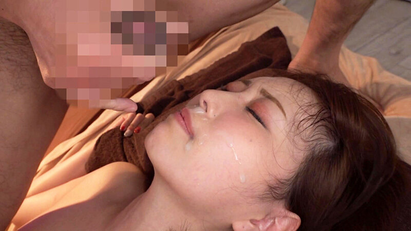 人妻限定高級エステサロン 無料体験チラシを持ってきた人妻ゆきねさん
