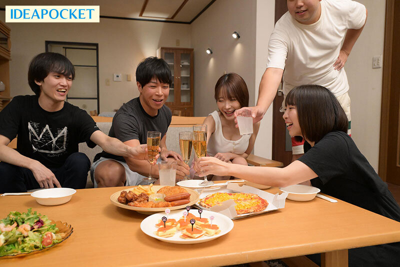 シェアハウスで同居人の女の子はド下品な格好でアナルおっぴろげて僕を誘ってきた。 極見えアナル丸見え!! 桃乃木かな