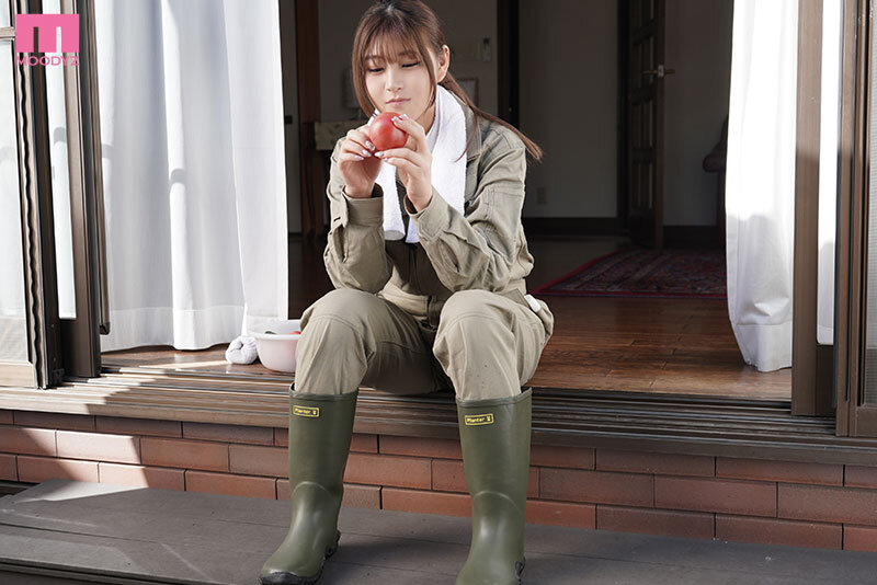 少子化が進みすぎて廃村寸前…！？実は脱いだら凄い美巨乳Gカップで村中の男を誘惑！排卵日は村中マラ喰い中出し求める農家の娘 佐山由依