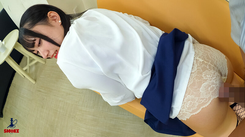 【ごっくんセクハラ】 残業中、2人きりの社内でムラムラ部長の中年精子を毎日飲まされる押しに弱いスレンダー新人部下OL ゆめ莉りか