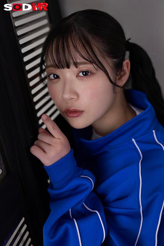 【VR】【8K】キス音、くちゅ音、吐息のみ…【ロッカーの中】でサイレントSEXVR 二葉エマ
