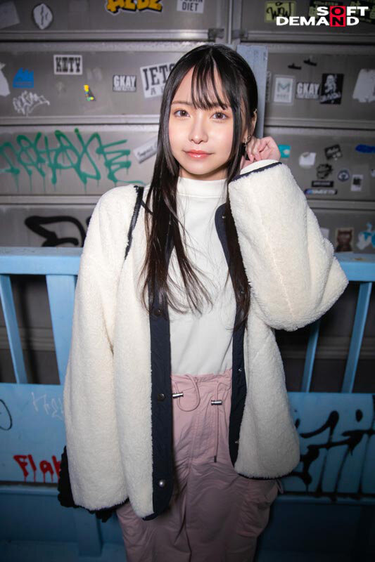 【彼氏に内緒で初撮り】演劇部大道具の裏方ヲタク女子大生を寝取って中出し 根暗かと思いきや コスプレセックス大好き肉食女子でした ゆな 21歳