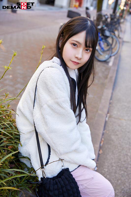 【彼氏に内緒で初撮り】演劇部大道具の裏方ヲタク女子大生を寝取って中出し 根暗かと思いきや コスプレセックス大好き肉食女子でした ゆな 21歳