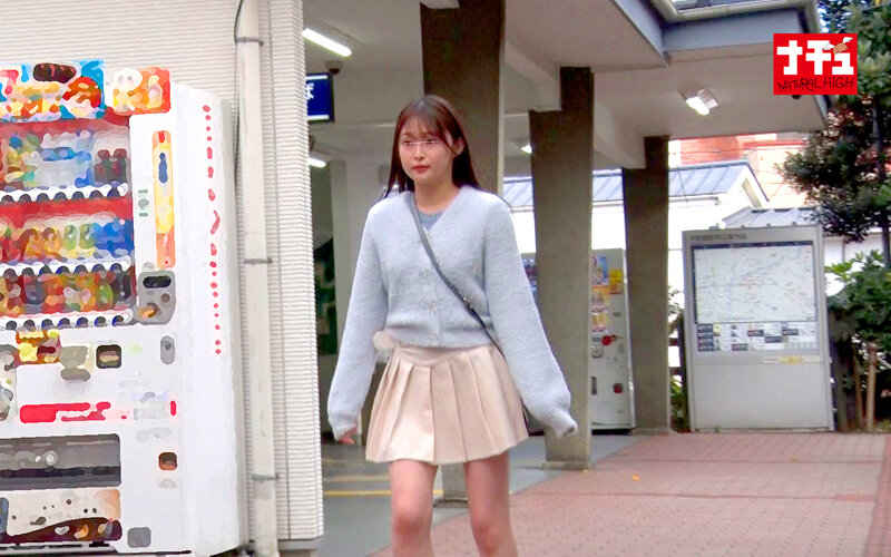 逃げても背後からホジくりまくるバック手マンで潮を吹かされ続け屈服する敏感女子大生3