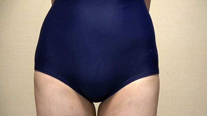 広瀬このみ 濡れてテカってピッタリ密着 神スク水 可愛い女子のスクール水着姿をじっとりと堪能!着替え盗撮から始まり貧乳から巨乳にパイパン、ハミ毛、ジョリワキ等のフェチ接写やローションソーププレイやスク水ぶっかけ等を完全着衣で楽しむAV