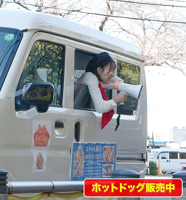 人気 AV 女優が挑戦!イカサレ屋台の中で 潮吹きながらホットドッグ売ってください!赤名いと