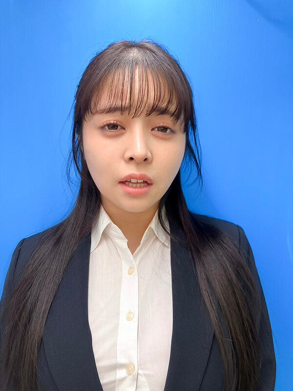 ここで撮影した写真を貼れば絶対合格するというピストンバイブ証明写真ボックス2リクルートスーツの女子大生がどんなに突かれても笑顔をキープ来訪者H.Nさん