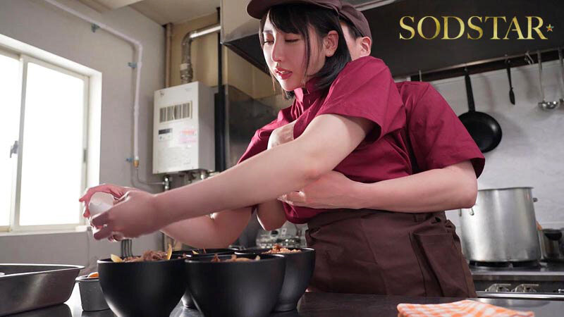 隠れ極上エロボディの牛丼チェーン店で働くパート主婦が学生バイトと避妊具なしでネチョベロ不倫中出しSEX 夏目響