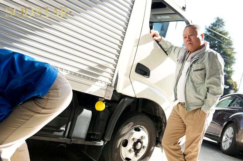 配送中NTR 既婚ベテランドライバーの配送に付いて回るうち車中でおそわれてしまった新婚人妻 星乃莉子