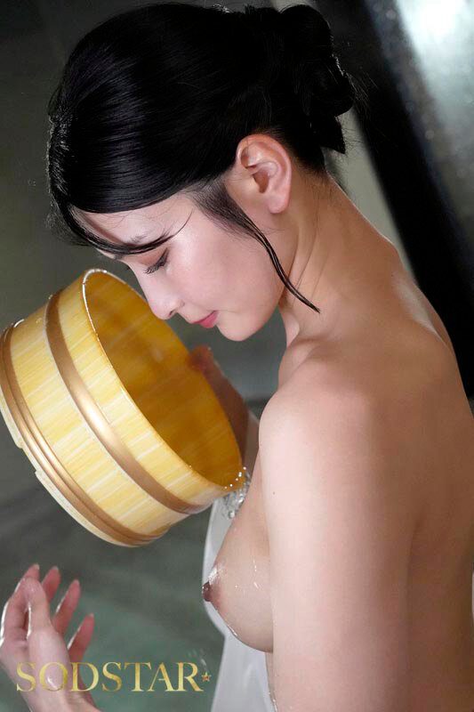 温泉旅行中の単独客やカップル 夫婦の男性を誘惑 館内で寝取りセックスをくり返す淫乱美人な若女将 本庄鈴