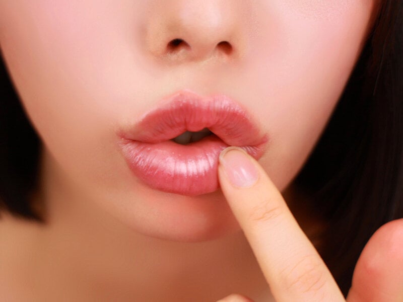 【VR】肉厚ぽってり唇カノジョのベロキス/耳キス/乳首キスで全身リップされトロけ癒されイチャ甘100回超えキスしっぱなしSEX 九井スナオ